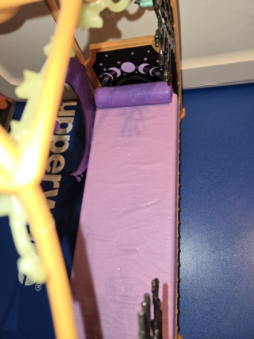 Monster High Gold and Purple Doll Bed with Star Garland - Picture 5 of 5
